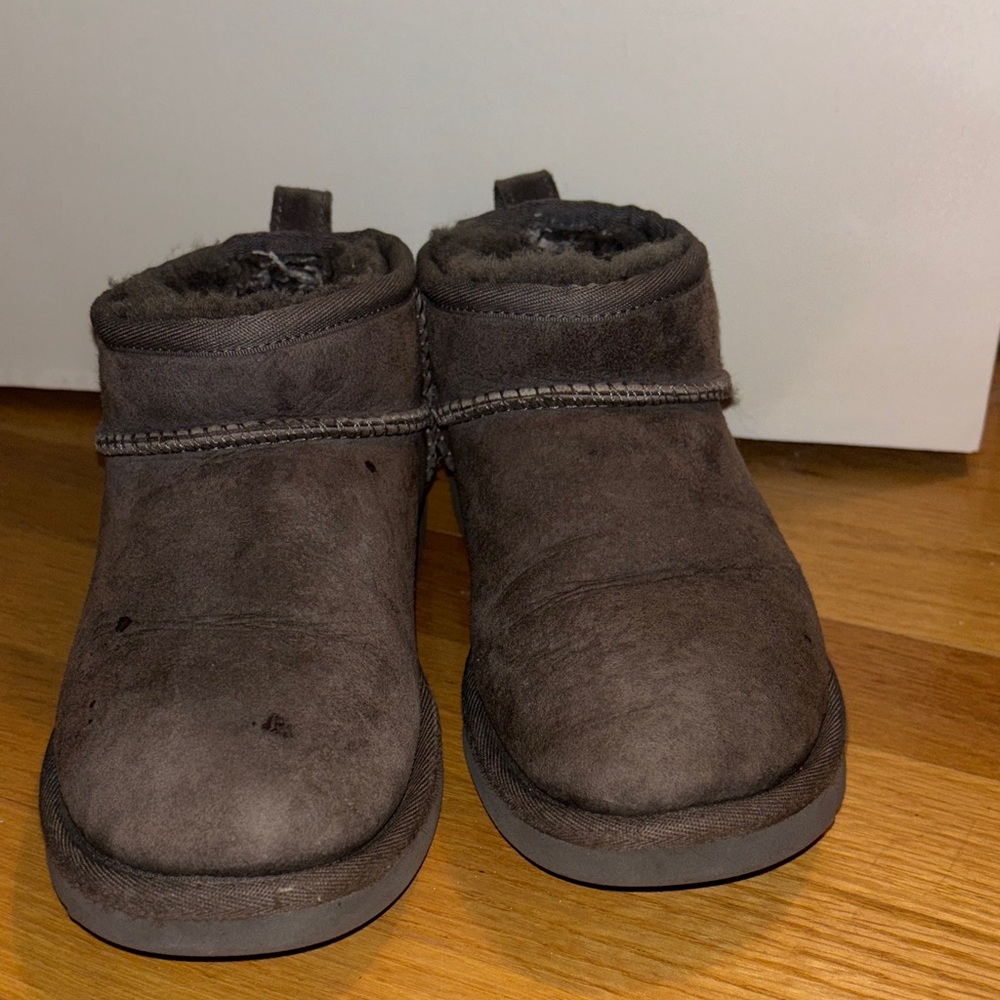 UGG Ultra Mini - Picture 3 of 3